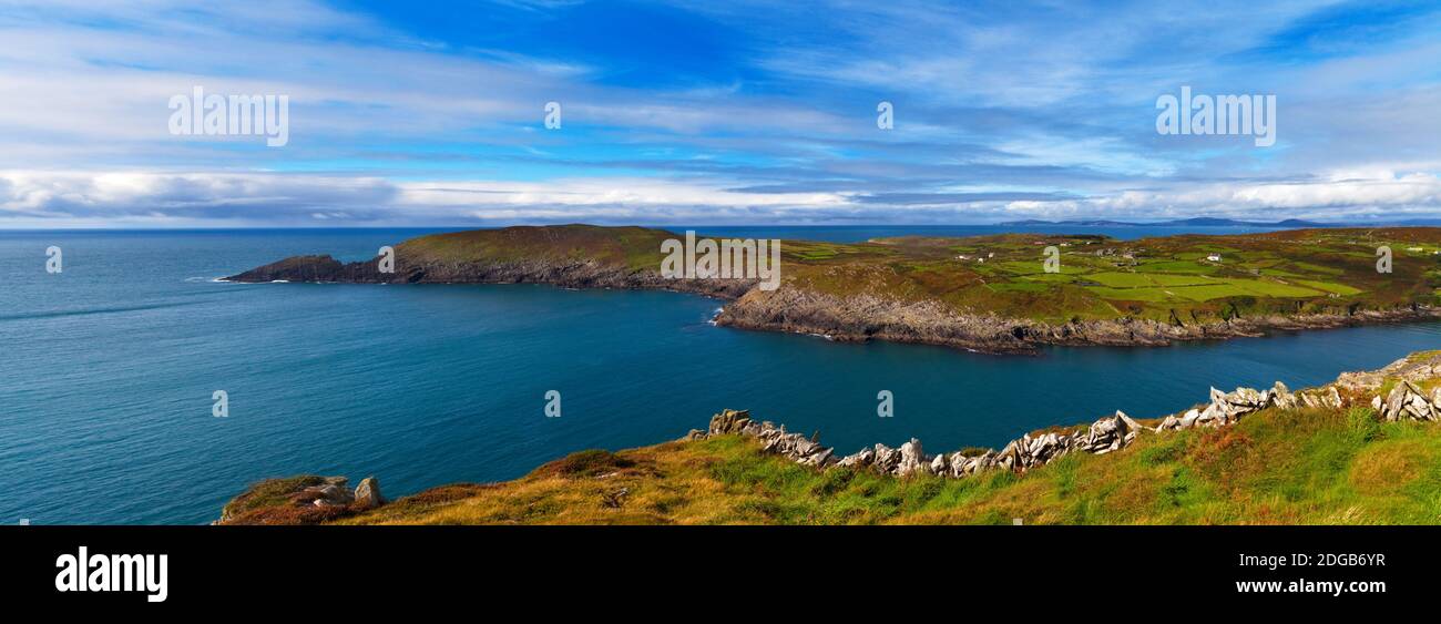 Isla en el mar, Isla de Cabo claro, Condado de Cork, República de Irlanda Foto de stock