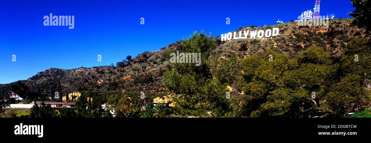 Vista angular de Hollywood Sign, Hollywood Hills, Hollywood, los Angeles, California, Estados Unidos Foto de stock