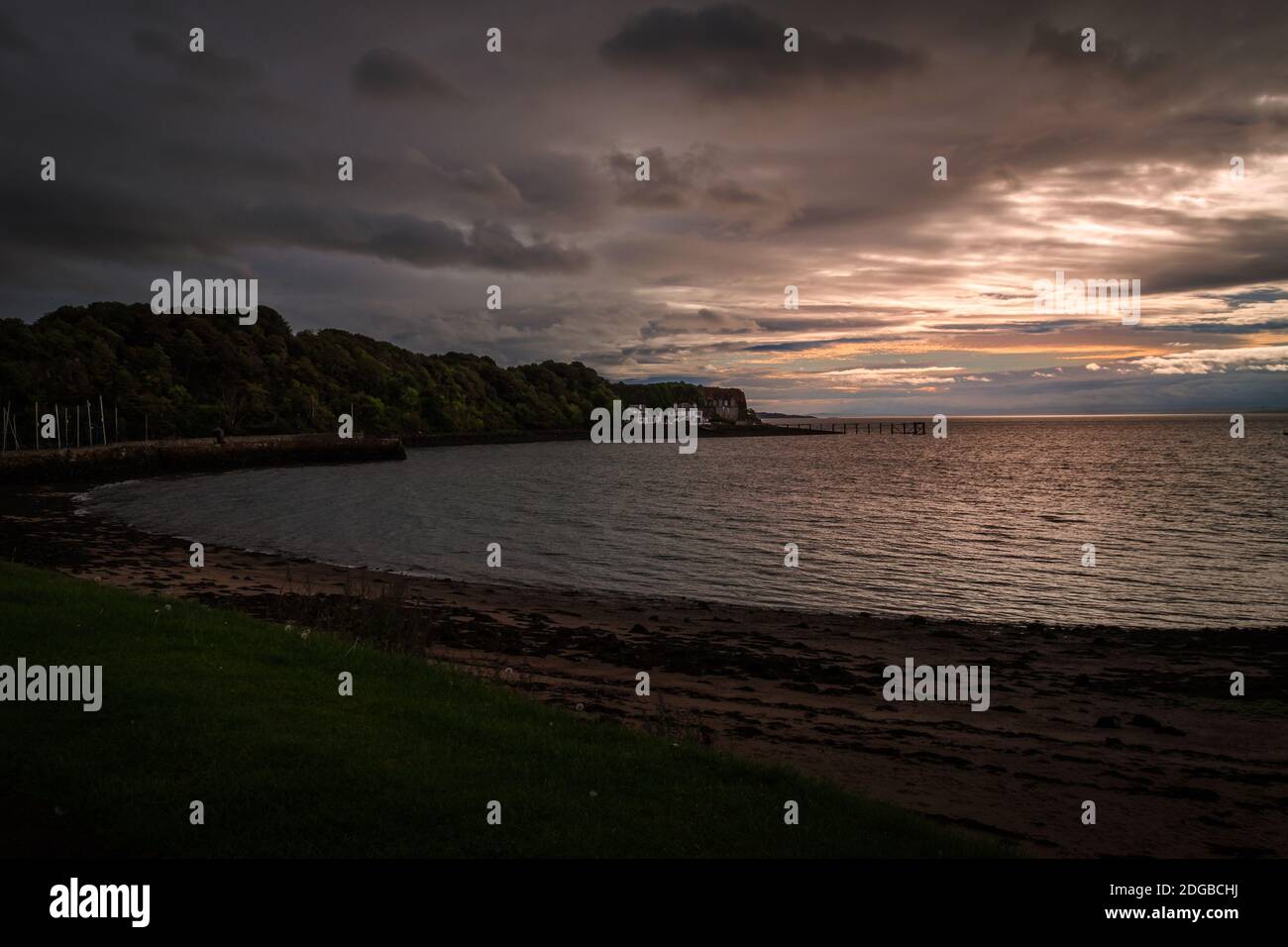Amanecer en la playa de Aberdour, Escocia, Reino Unido Foto de stock