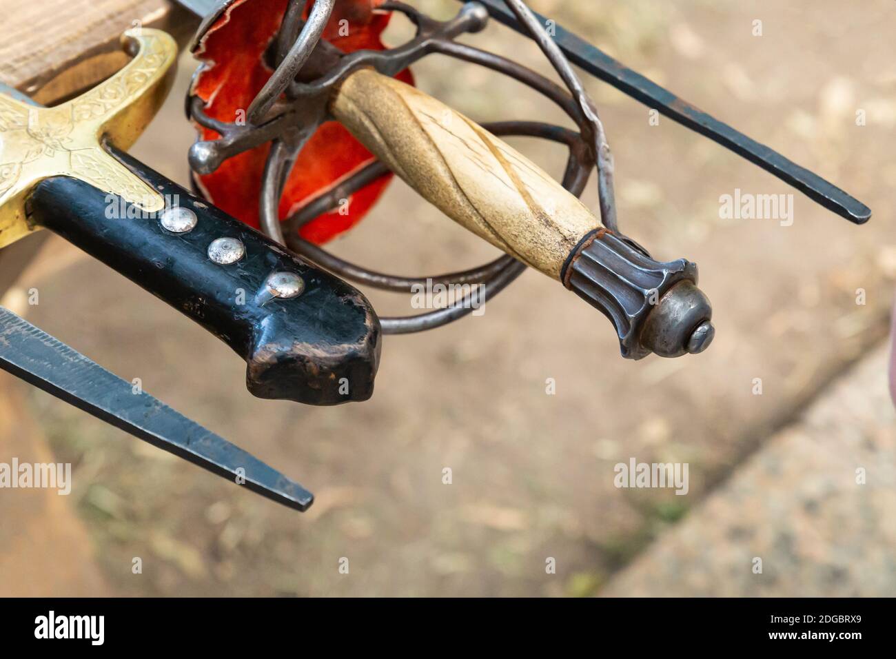 Empuñadura de espada guerrero fotografías e imágenes de alta resolución -  Alamy