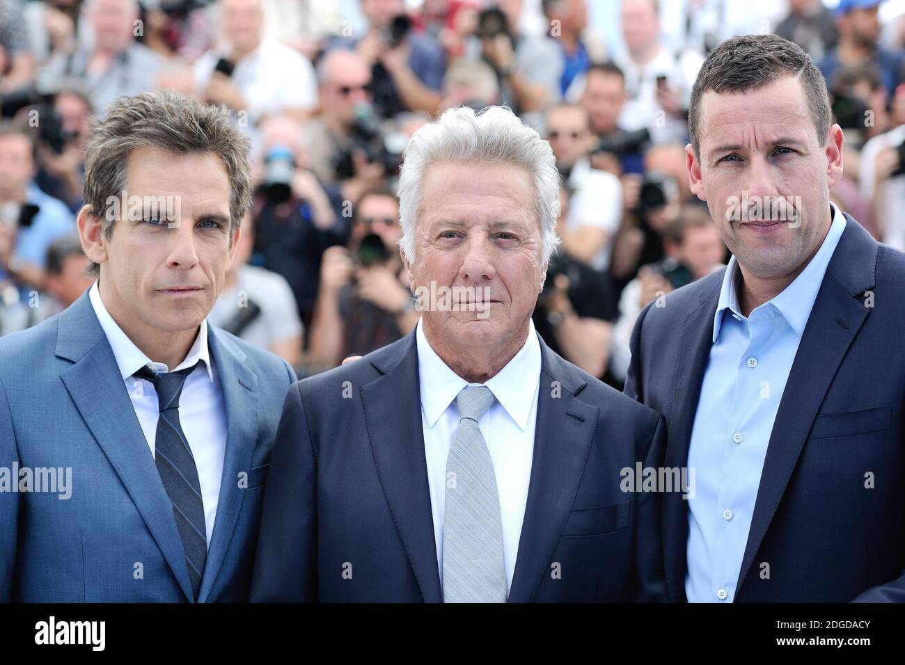 Ben Stiller, Dustin Hoffman y Adam Sandler asistieron al fotoevento The  Meyerowitz Stories como parte del 70º Festival de Cannes en Cannes,  Francia, el 21 de mayo de 2017. Foto de Aurore