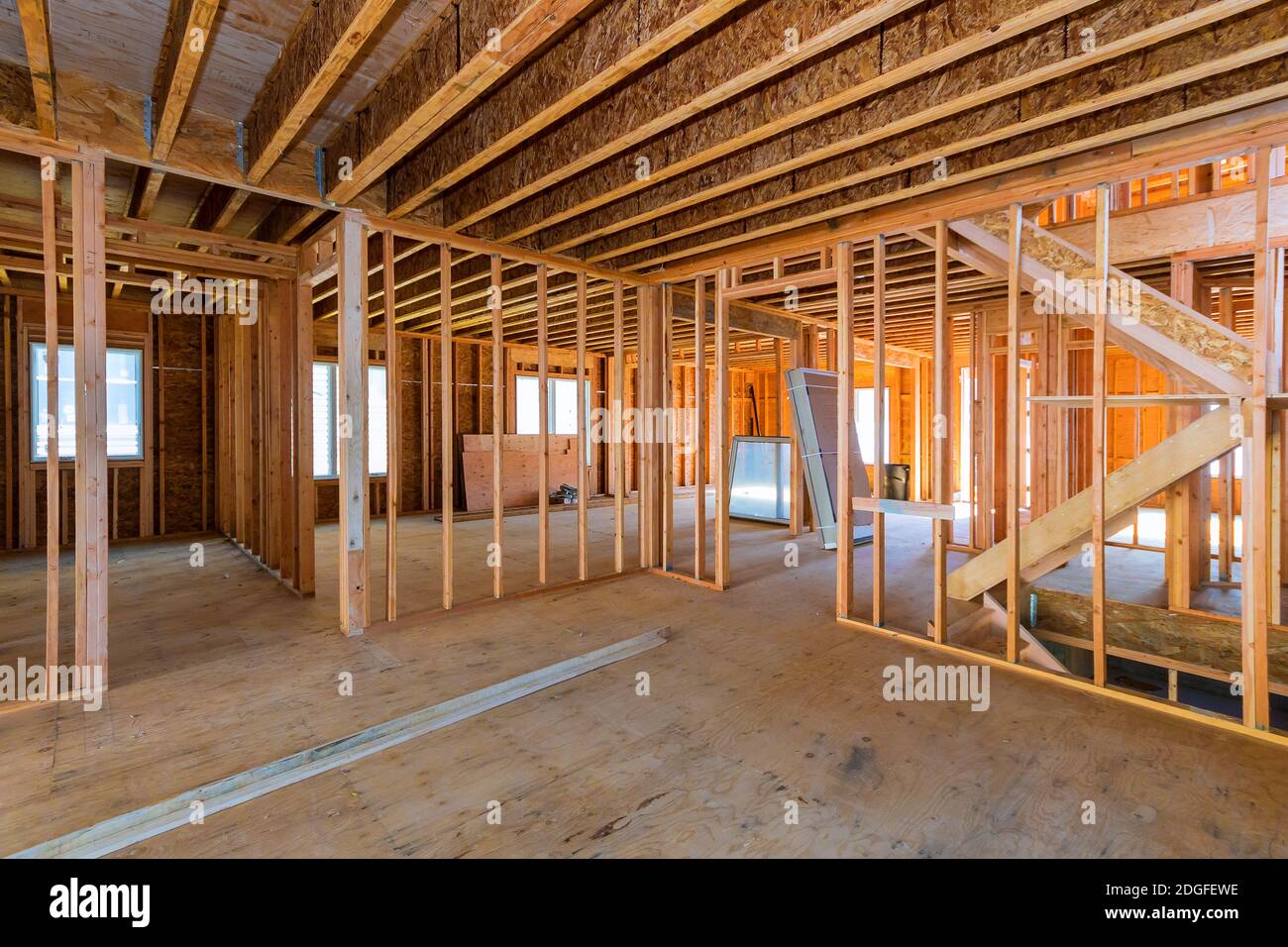 Vista desde el interior de una casa en construcción Foto de stock