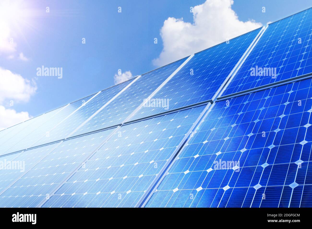 Panel solar produce ecológico de la energía del sol. Foto de stock