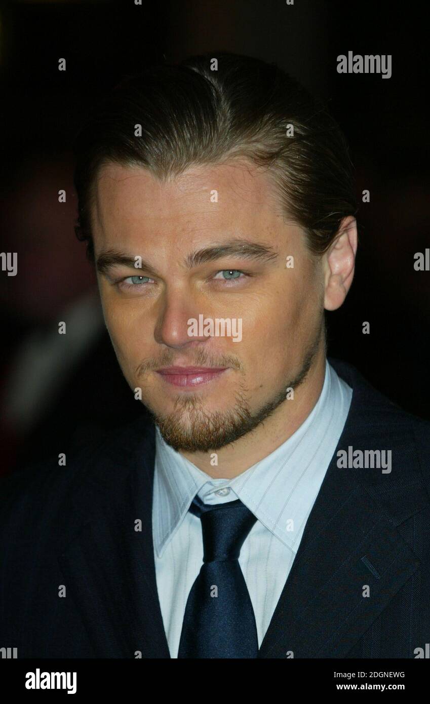 Leonardo DiCaprio llega al estreno de las pandillas de Nueva York en el Empire, Leicester Square, Londres el martes 07 de enero de 2003. Tiro con cabeza, barba de góaté. Doug Peters/allaction.co.uk Foto de stock