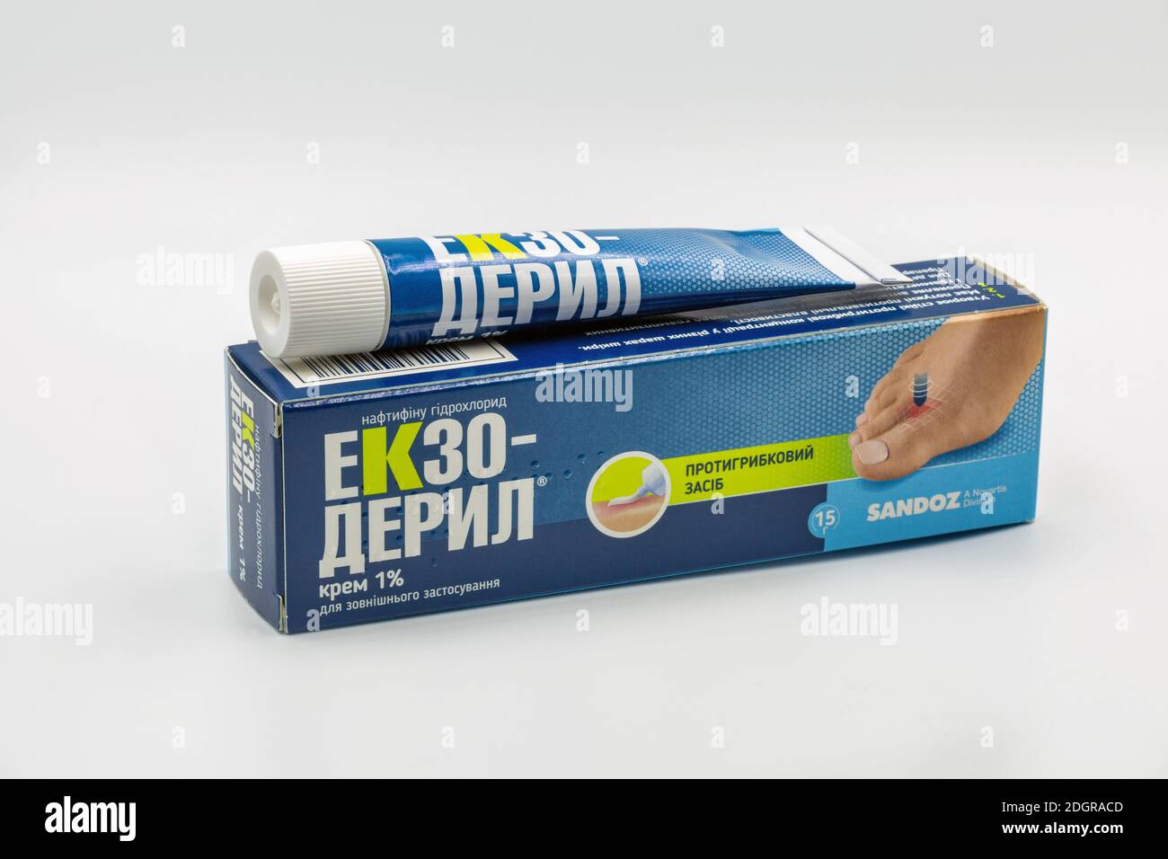 KIEV, UCRANIA - 14 DE NOVIEMBRE de 2020: Exo-deryl amorolfin crema de droga por Sandoz Novartis para el tratamiento de la micosis primer plano contra el blanco. Foto de stock