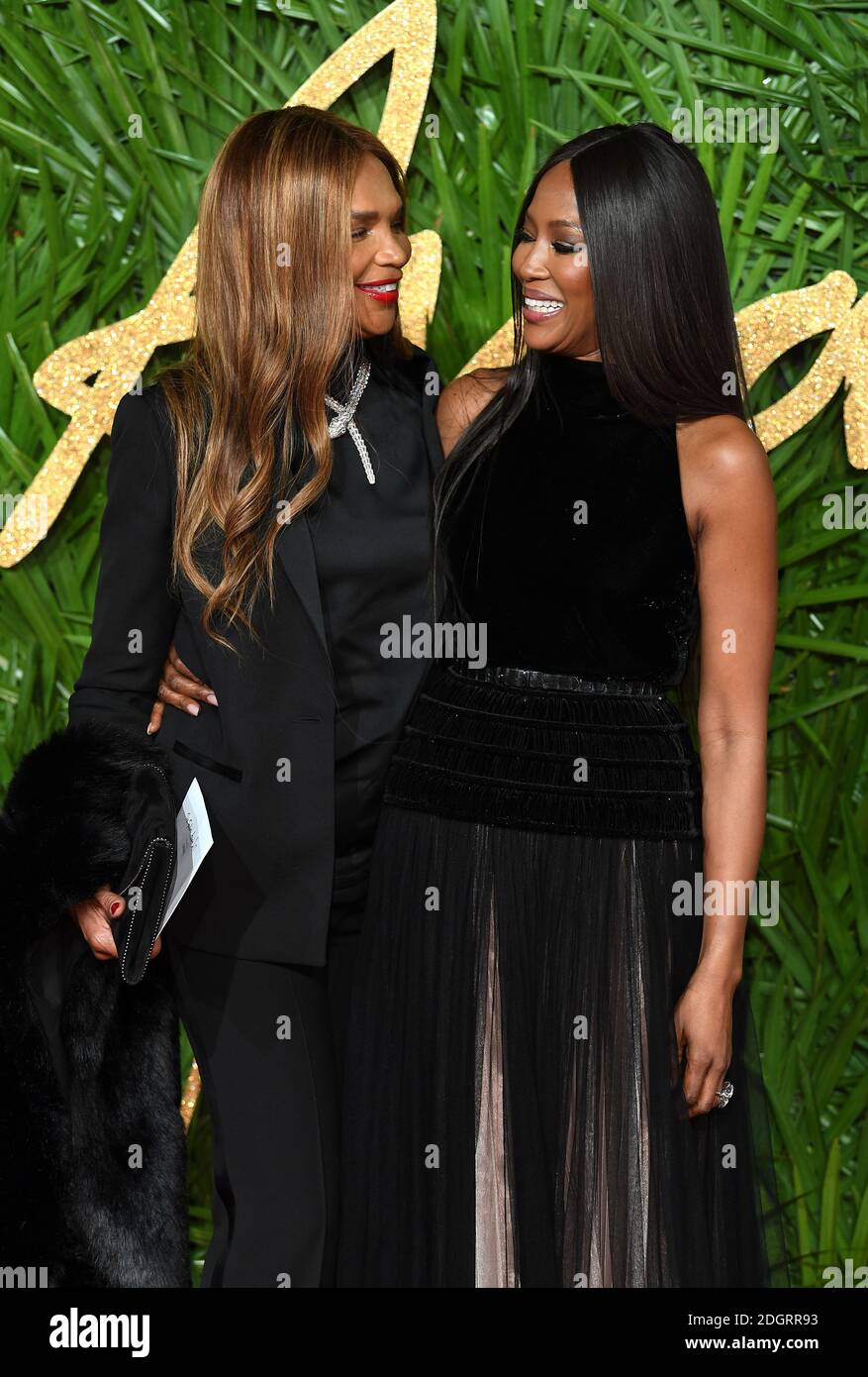 Valerie Morris y Naomi Campbell asistieron al Fashion Awards 2017, en  colaboración con Swarovski, celebrado en el Royal Albert Hall de Londres.  Imagen Fecha: Lunes 4 de diciembre de 2017. Crédito de