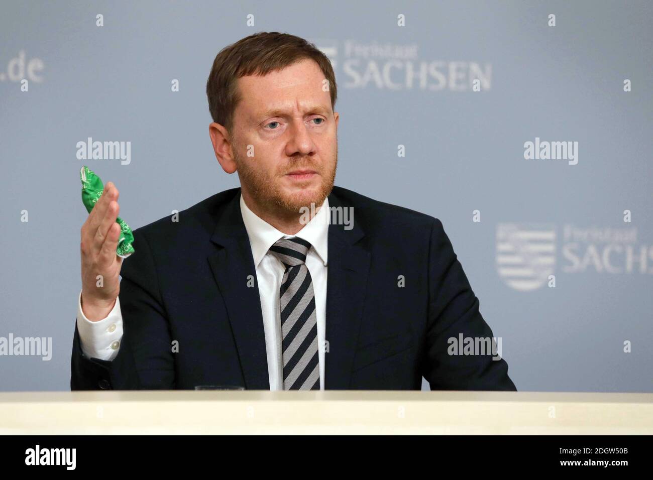 Dresde, Alemania. 08 de diciembre de 2020. Se ha decidido el bloqueo del lunes 14.12.2020. Esto fue anunciado al mediodía por el primer ministro Michael Kretschmer (45, CDU), Martin Dulig (46, SPD) y Wolfram Günter (47, Verdes) en la Cancillería del Estado. Crédito: Tino Plunert/dpa-Zentralbild/ZB/dpa/Alamy Live News Foto de stock