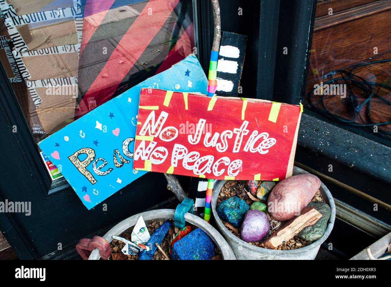 Las vidas negras importan señales de protesta Foto de stock