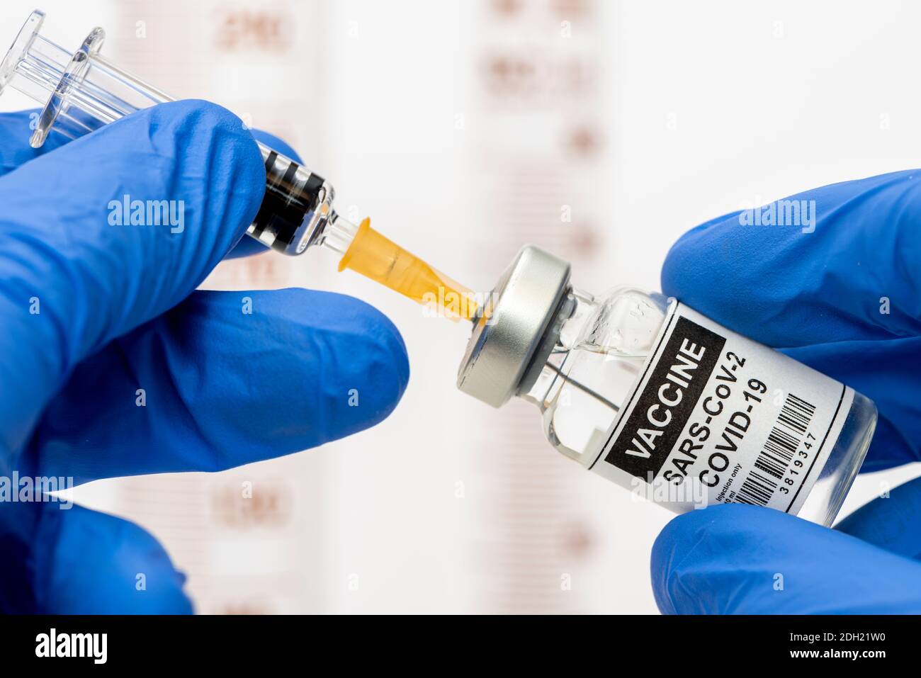 Impfung mit suero gegen COVID-19 Coronavirus Foto de stock