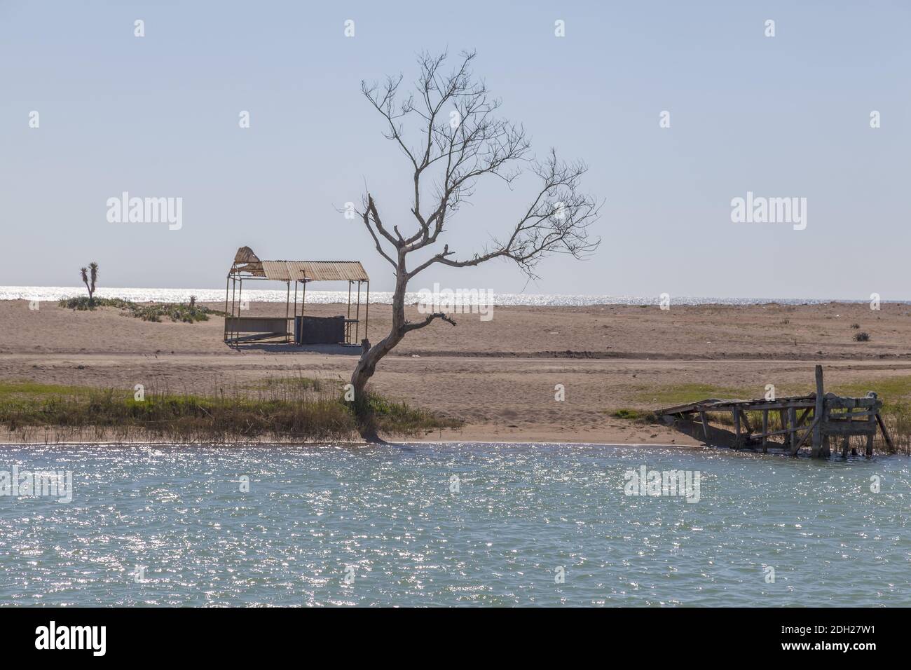 Río Manavgat - paisaje de la orilla Foto de stock