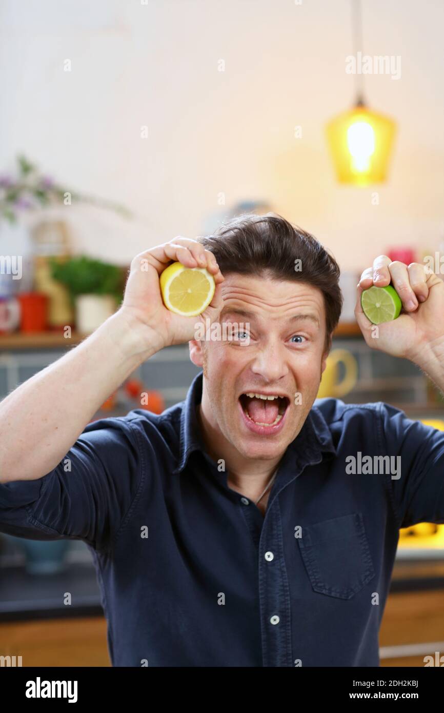 Reino Unido / Londres / Jamie Oliver/ James Trevor 'Jamie' Oliver, MBE es un chef de celebridades Inglés, restauranteur, y la personalidad de los medios de comunicación. Foto de stock