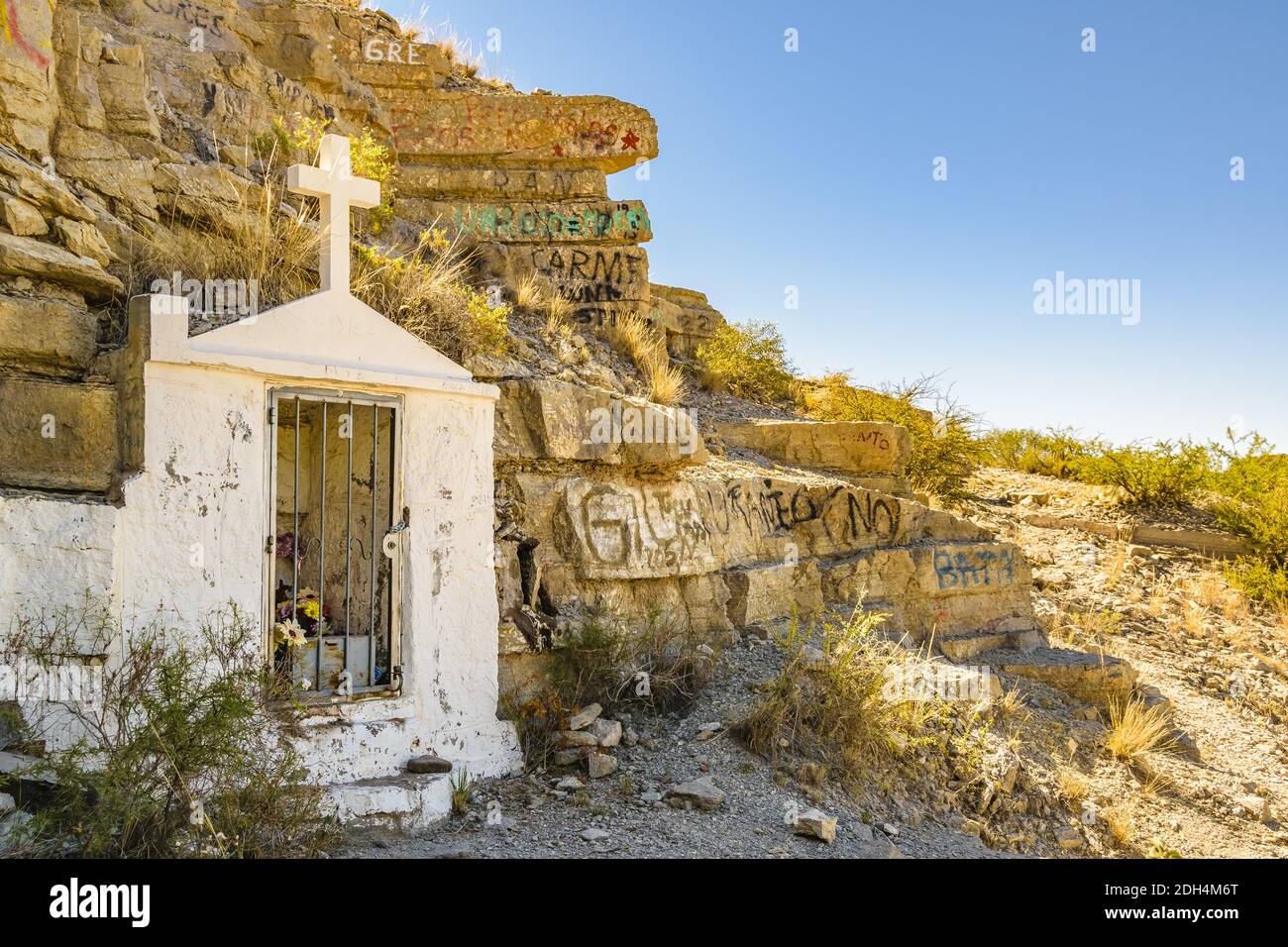 Pequeña capilla en la Ruta desierta, provincia de San Juan, Argentina Foto de stock