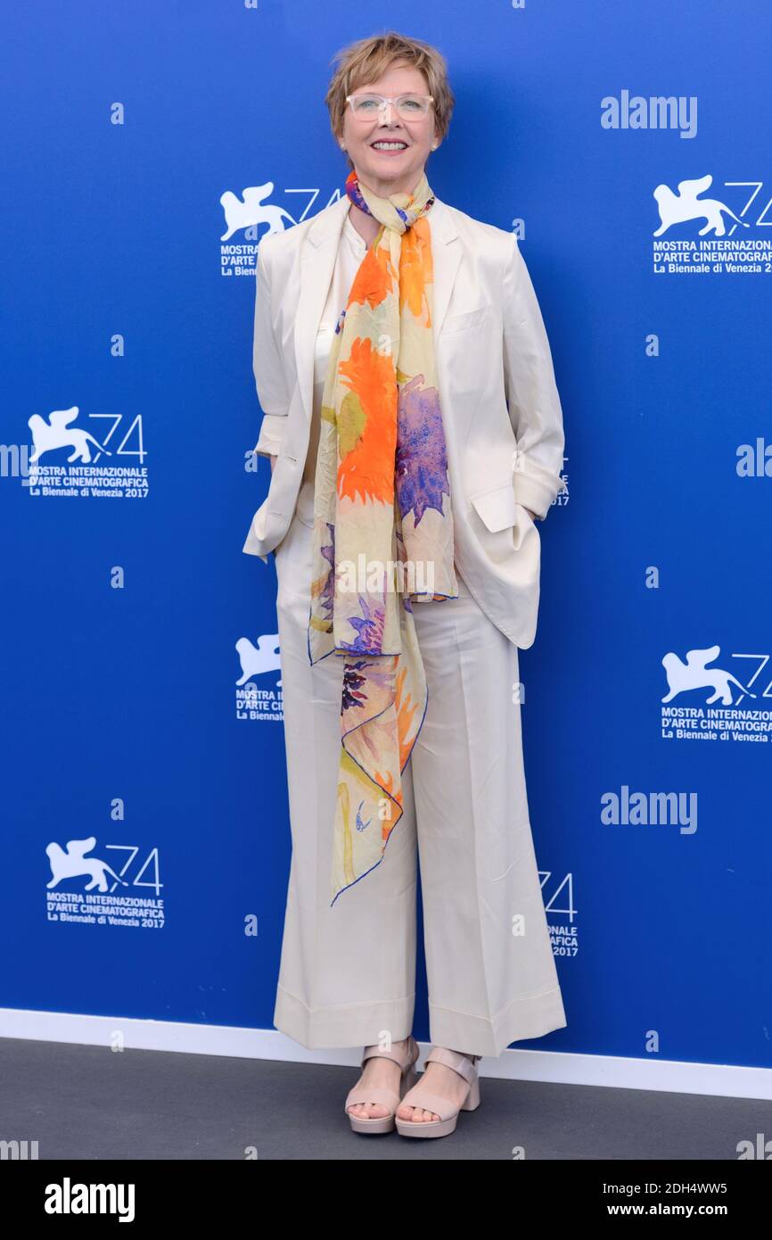 Annette Bening asiste al Photoall del jurado de Venecia 74 durante el 74º Festival Internacional de Cine de Venecia (Mostra di Venezia) en el Lido, Venecia, Italia, el 30 de agosto de 2017. Foto de Aurore Marechal/ABACAPRESS.COM Foto de stock