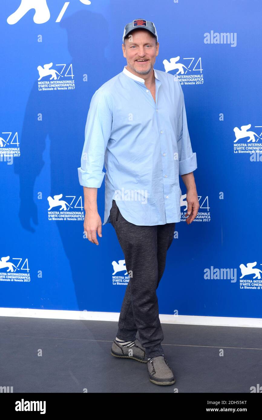 Woody Harrelson asistió a las tres vallas en el exterior de ebbing,  Missouri Photovall durante el 74º Festival Internacional de Cine de Venecia  (Mostra di Venezia) en el Lido, Venecia, Italia el