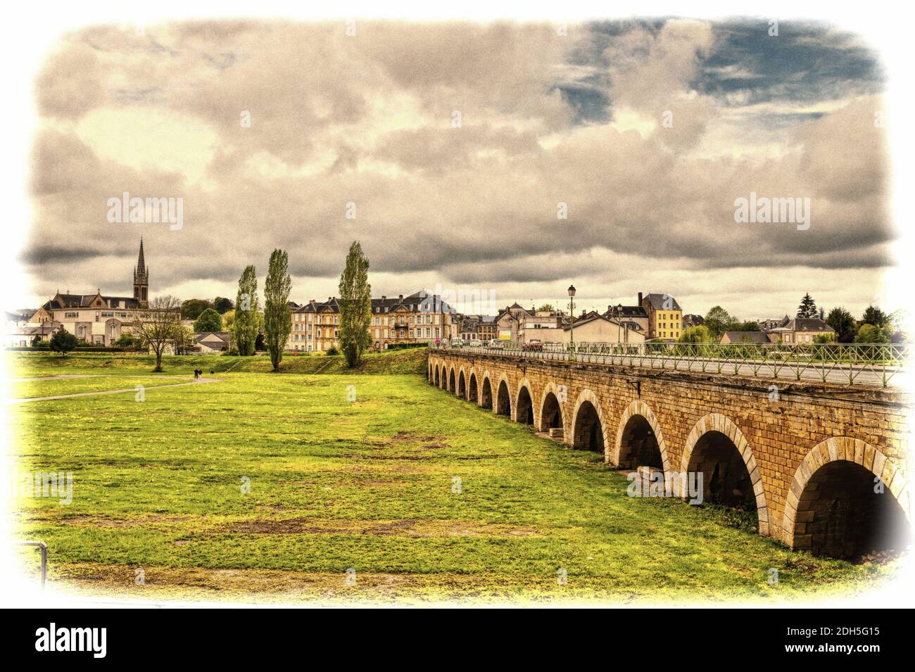 Puente de la ciudad de Sedan en Francia Foto de stock
