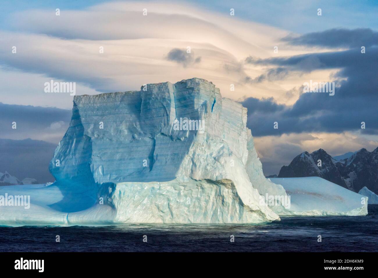 Paisaje de iceberg en el Océano Atlántico Sur, Antártida Foto de stock