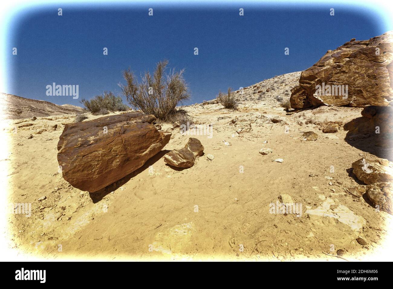 Colinas rocosas del desierto de Negev en Israel. Foto de stock