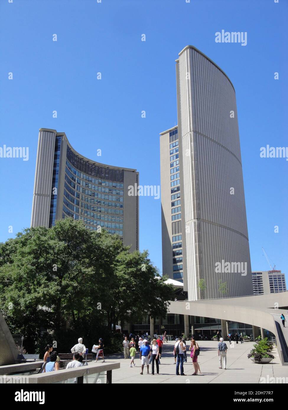 El Ayuntamiento de Toronto es un impresionante observador en el centro de la ciudad. Foto de stock