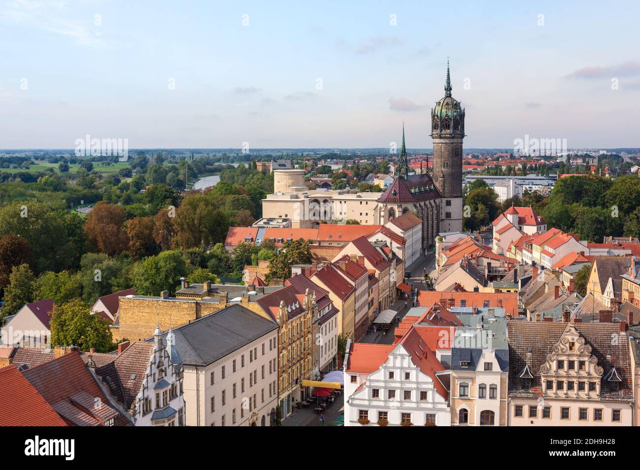 Vista aérea del centro histórico de la ciudad de Wittenberg con La Iglesia del Castillo Foto de stock