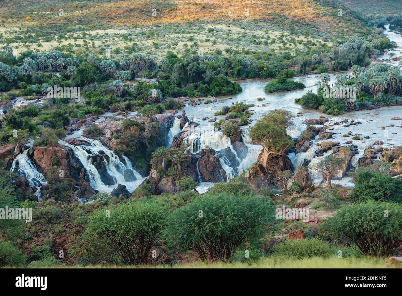 Epupa Falls en el río Kunene en Namibia Foto de stock