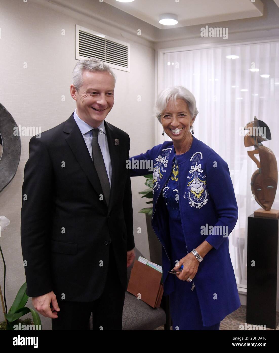 Exclusivo. El Ministro francés de Economía y Finanzas, Bruno le Maire, se reúne con la directora gerente del Fondo Monetario Internacional (FMI), Christine Lagarde, en la sede de la FITIM en Washington, D.C., EE.UU., el 13 de octubre de 2017. Le Maire vino a participar en la Cumbre de Ministros de Finanzas y Gobernadores de Bancos centrales del G20 y en las reuniones anuales de las juntas de Gobernadores del Grupo del Banco Mundial (GBM) y del Fondo Monetario Internacional (FMI). Foto de Olivier Douliery/ABACAPRESS.COM Foto de stock