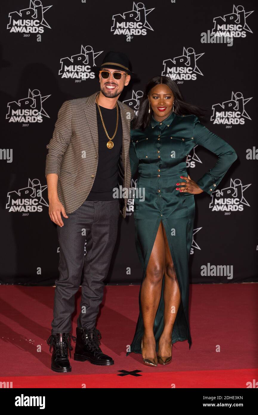 Awa Imani Et Son Mari Lartiste y Awa Imani asistieron a la 19ª ceremonia de entrega de los  Premios NRJ Music celebrada en el Palacio de Festivales de Cannes, Francia,  el 4 de noviembre de 2017. Foto
