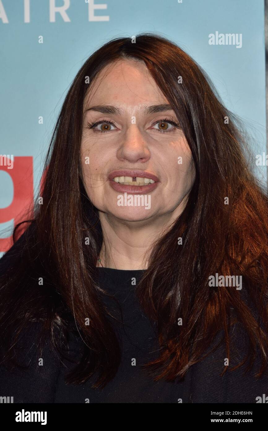 Beatrice Dalle assiste a la Premiere de Prendre le Large a Paris