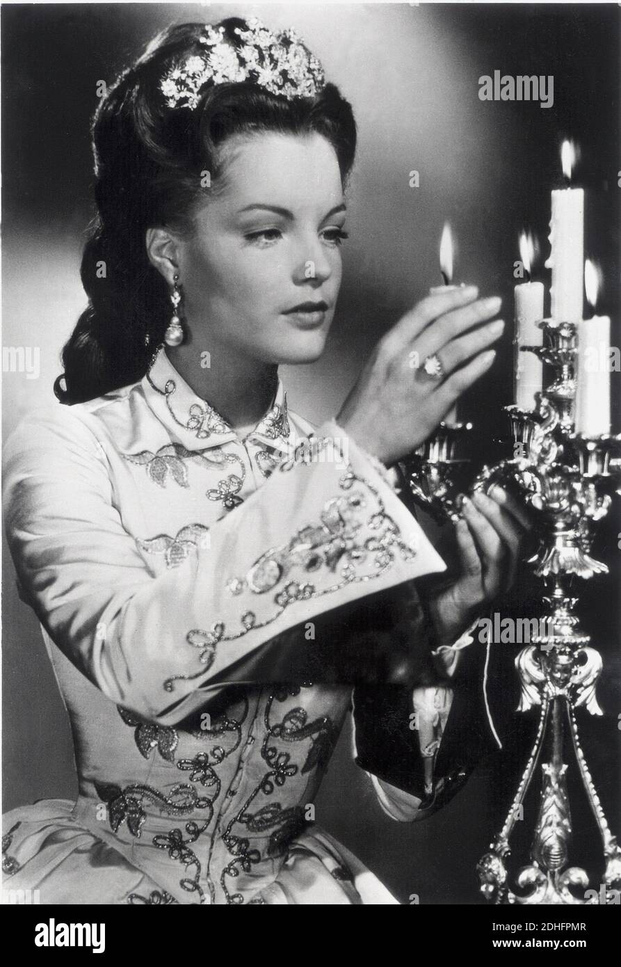 1957 , AUSTRIA : la actriz de cine ROMY SCHNEIDER ( 1938 - 1982 ) Como la  emperatriz reina SISSI Elisabeth Absburg de Austria en ' Sissi ' por Ernst  Marischka -