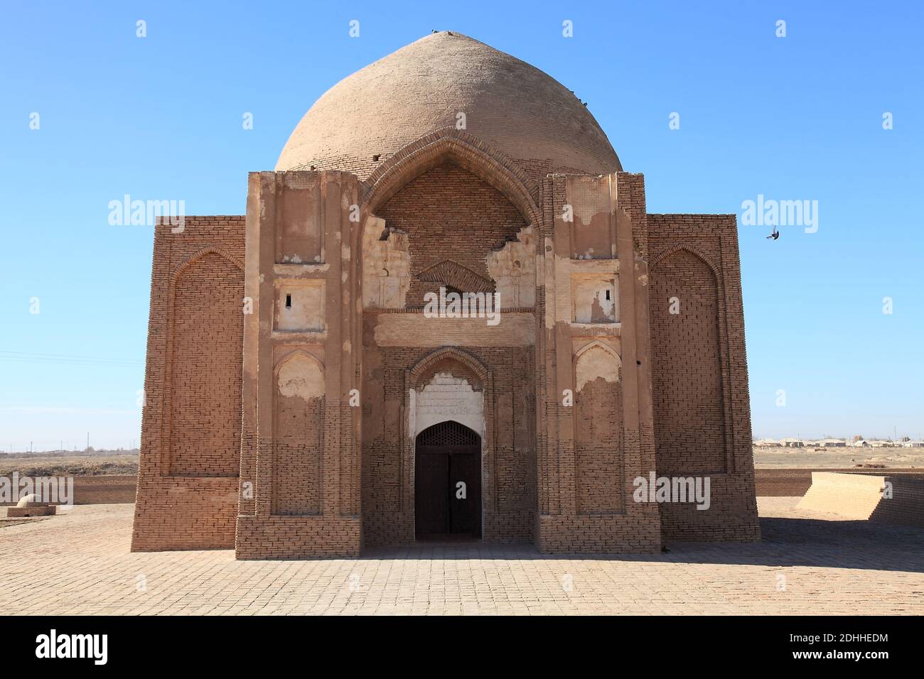 La Tumba de Ebul Fazil fue construida en el siglo XI durante el período del Gran Seljuk. La obra de ladrillo de la tumba es sorprendente. Serakhs, Turkmenistán. Foto de stock