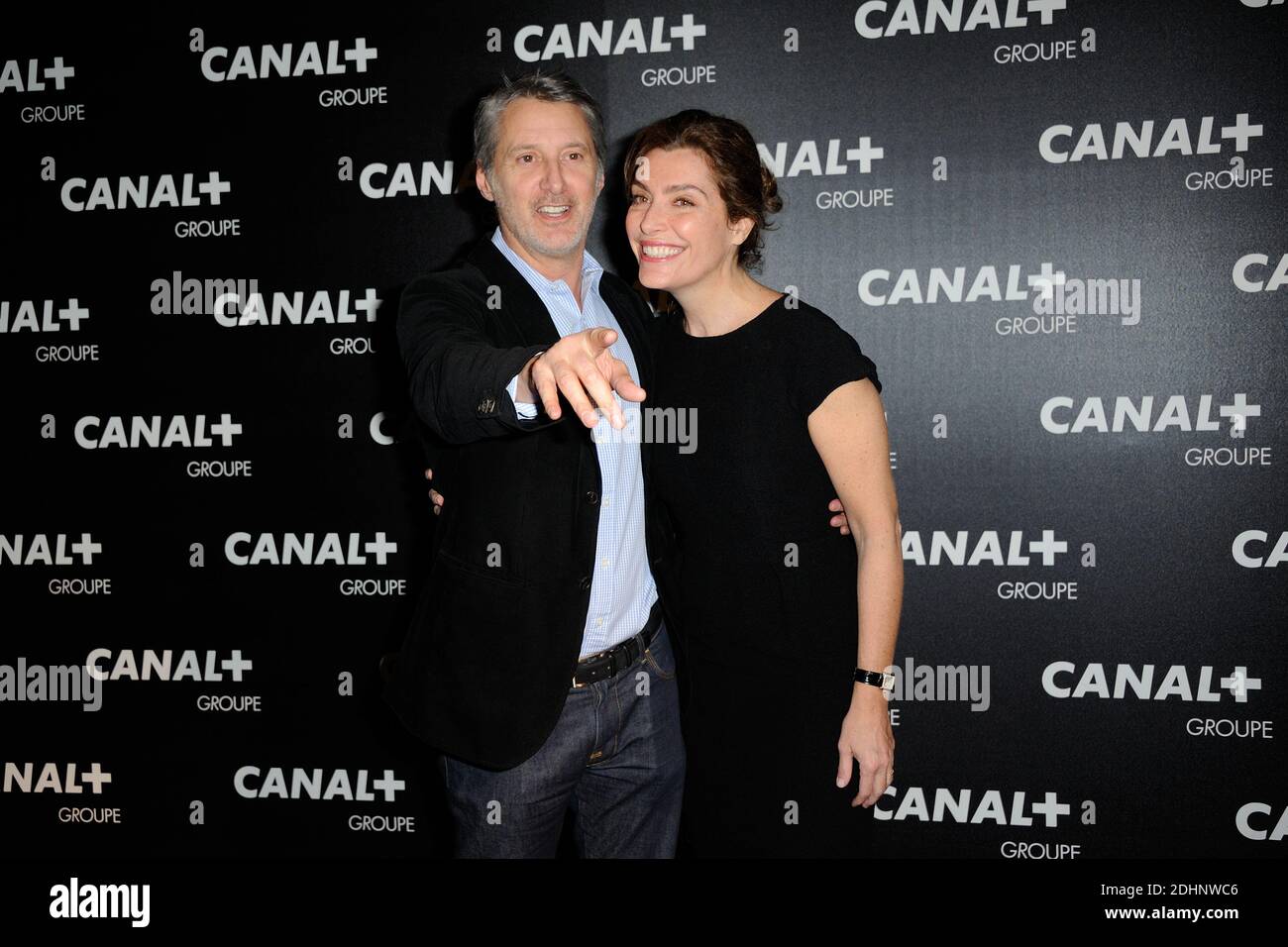Antoine de Caunes y Daphne Roulier asistieron al Grupo Canal+ , D8 , D17 e Itele Photocoll en Manko Paris, Francia, el 03 de febrero de 2016. Foto de Alban Wyters/ABACAPRESS.COM Foto de stock