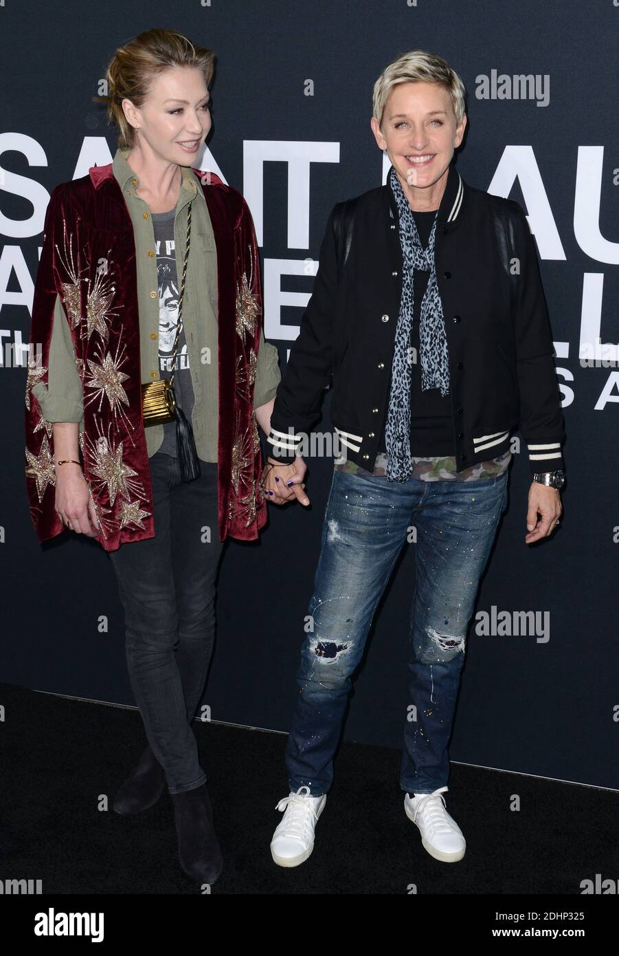 Portia de Rossi y Ellen DeGeneres asisten al espectáculo de Saint Laurent en el Hollywood Palladium el 10 de febrero de 2016 en los Angeles, CA, EE.UU. Foto de Lionel Hahn/ABACAPRESS.COM Foto de stock