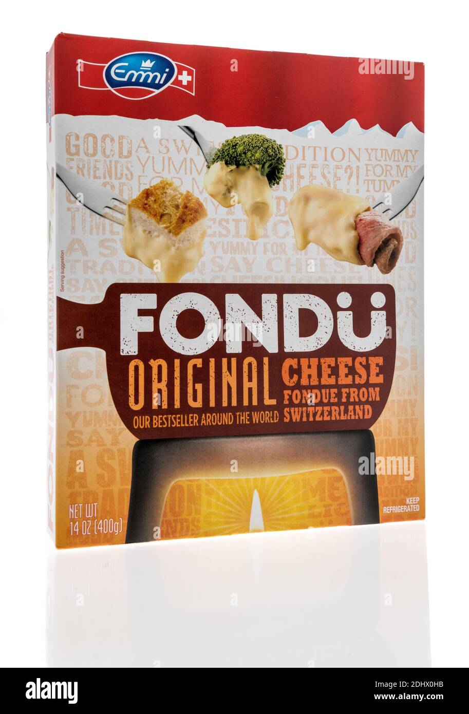 Winneconne, WI-11 de diciembre de 2020: Un paquete de queso Emmi Fondu  sobre un fondo aislado Fotografía de stock - Alamy
