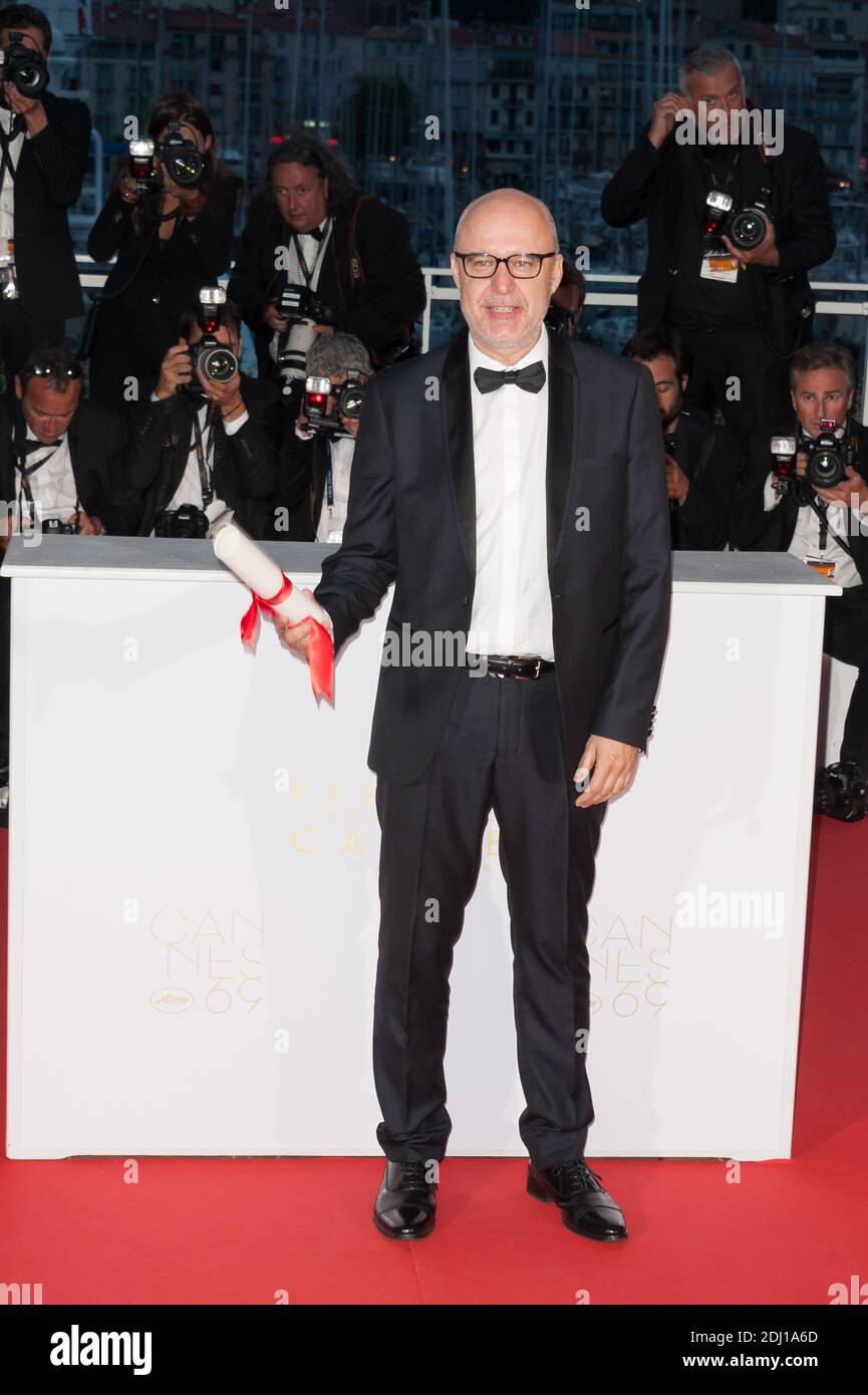 El director español Juanjo Gimenez se presenta con el premio Palme d'Or al mejor cortometraje por 'Timecode' en la película ganadora de Palme D'Or Photocode durante el 69 Festival de Cannes en Cannes, Francia, el 22 de mayo de 2016. Foto de Nicolas Genin/ABACAPRESS.COM Foto de stock