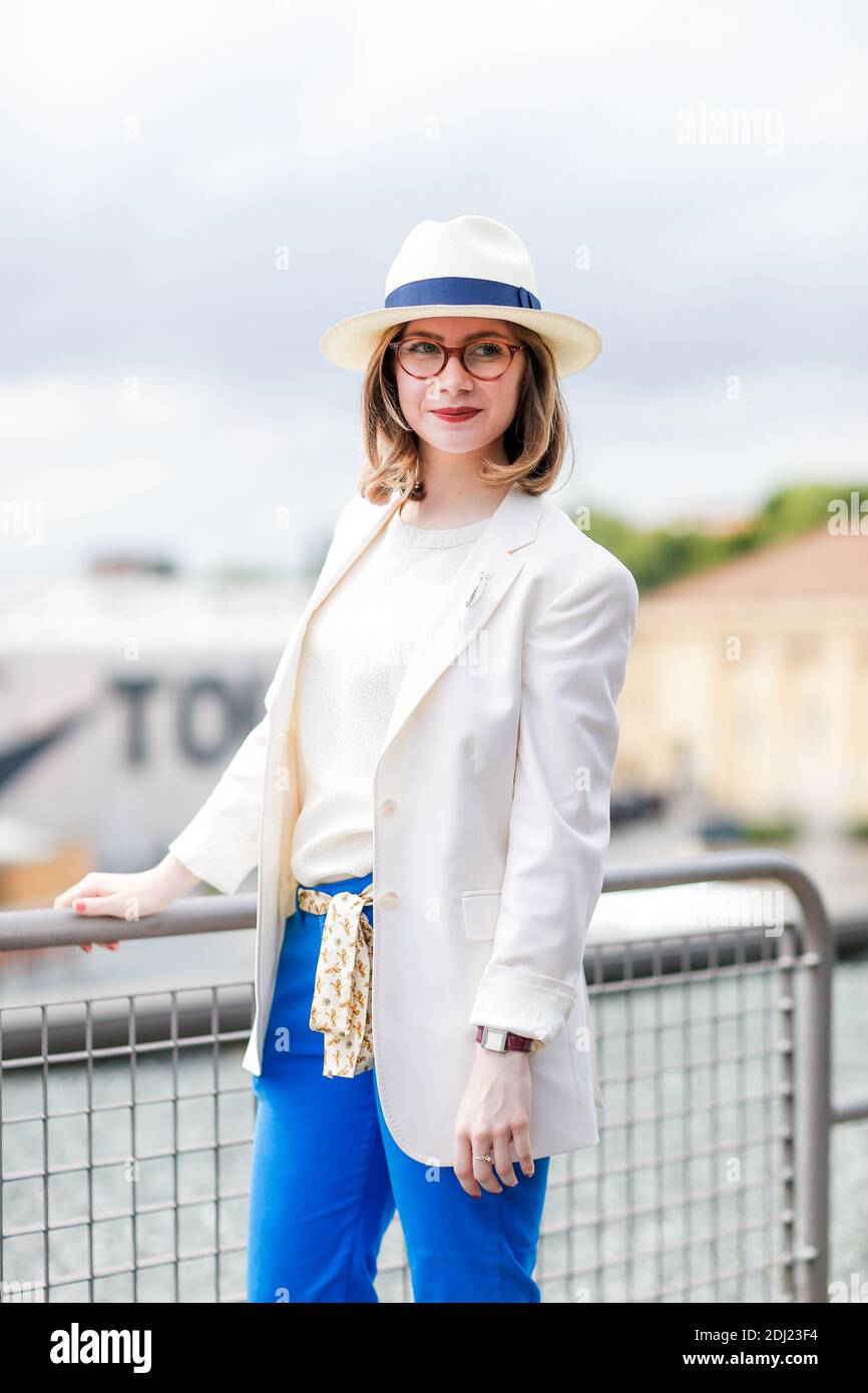 Estilo de calle, Charlotte Desclaux en Pitti Uomo 90 celebrada en Fortaleza  da Basso, en Florencia, Italia, el 14 de junio de 2016. Foto de Marie-Paola  BERTRAND-HILLION / ABACAPRESS.COM Fotografía de stock -