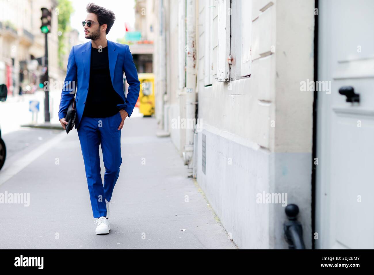 Estilo urbano, Raphael Spezzotto Simacourbe llegando a Etudes Spring-Summer  2017 espectáculo de ropa de hombre celebrado en la Faculte des Sciences  Pharmaceutiques rue d'Assas, en París, Francia, el 25 de junio de