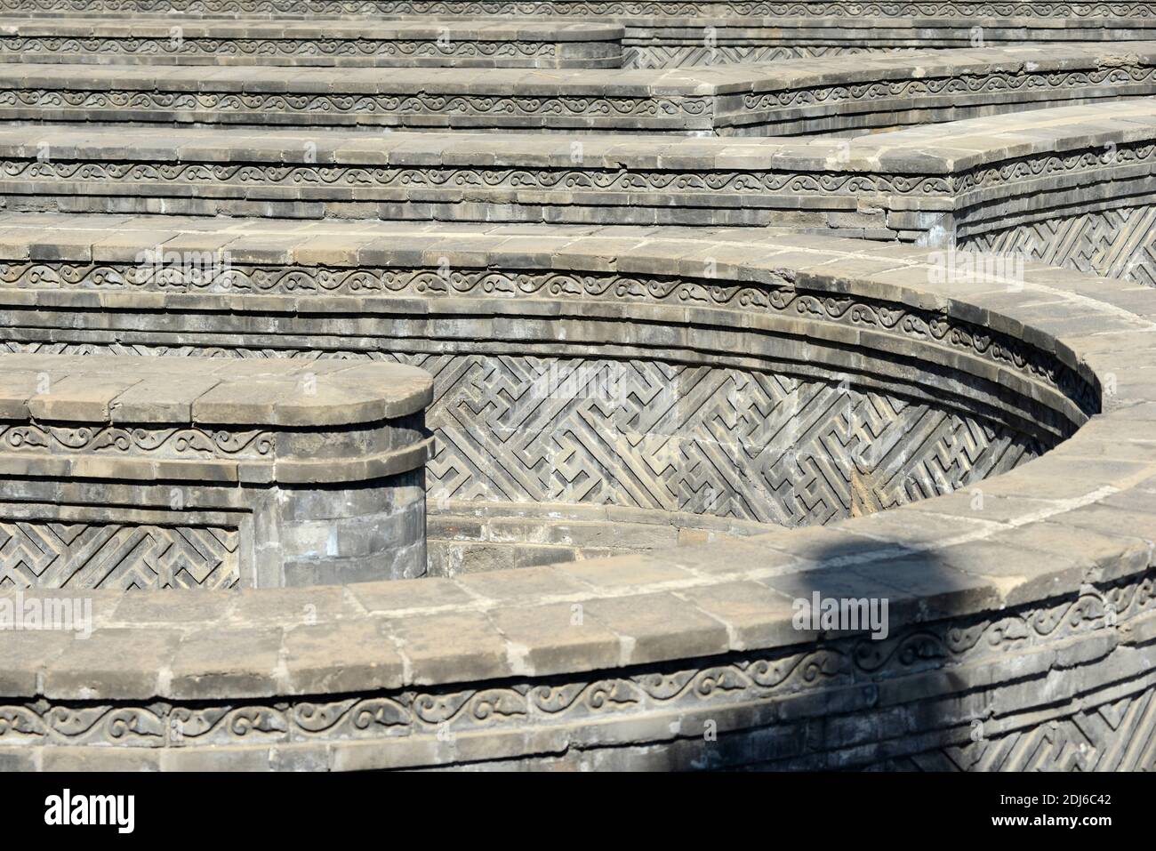 Vista del laberinto en las ruinas del antiguo Palacio de Verano o Yuanmingyuan en los suburbios del noroeste de Beijing, China Foto de stock