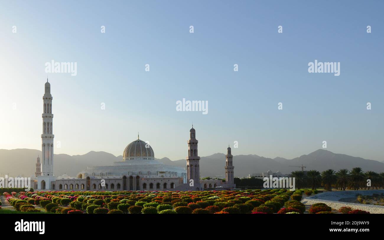 La Gran mezquita Sultán Qaboos en Muscat, Omán. Foto de stock