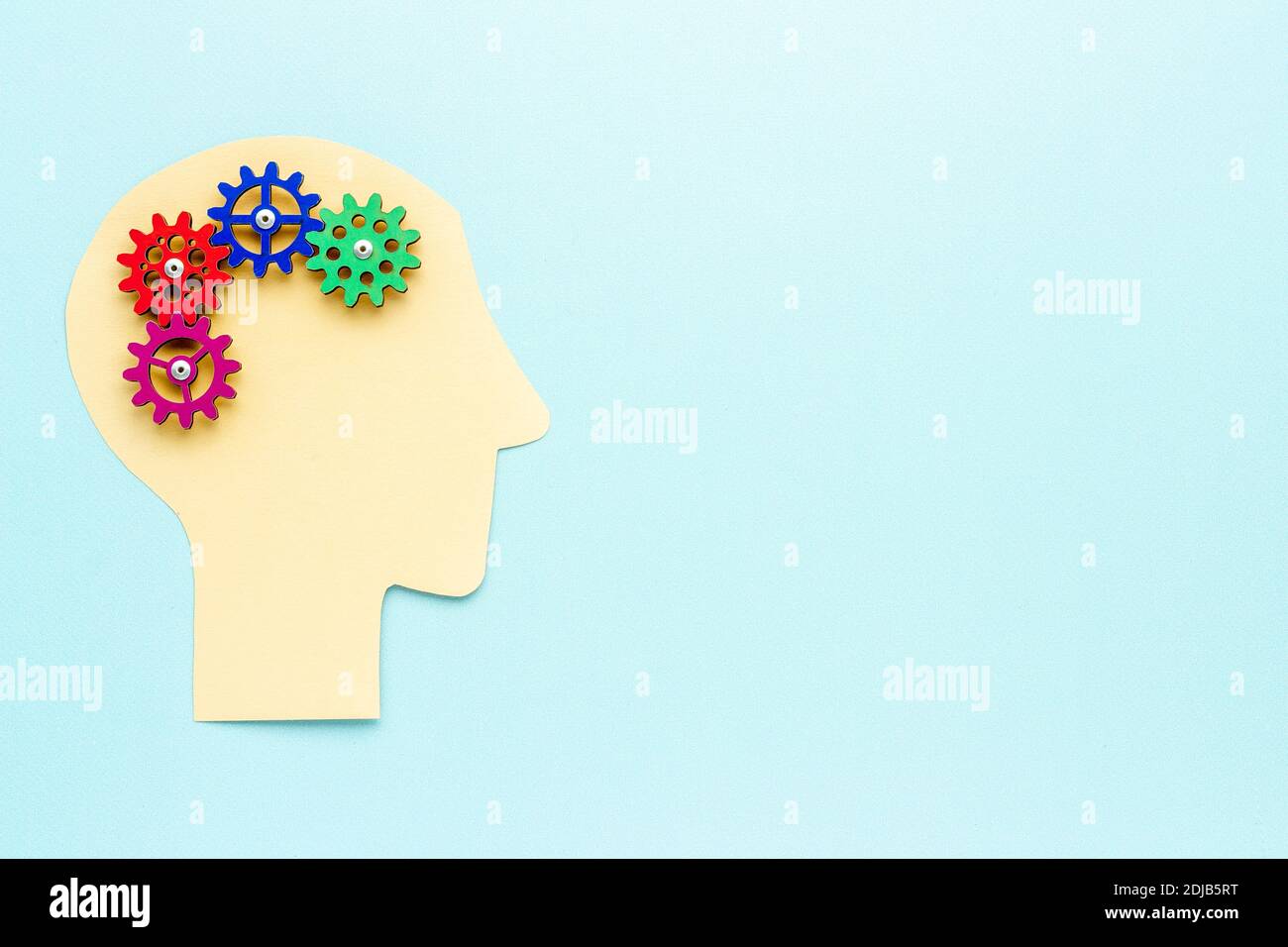 Cerebro de engranajes. Creatividad y concepto de trabajo intelectual  Fotografía de stock - Alamy