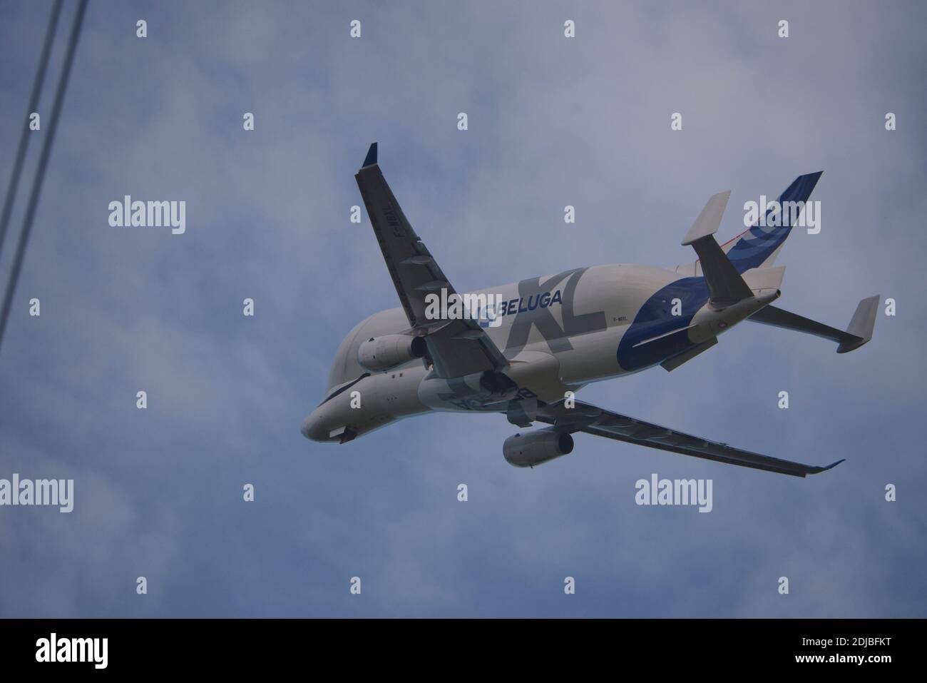Newquay, Cornwall, Reino Unido, 14 de diciembre de 2020. Los aviones de la  industria Airbus A700 con forma de ballena visitan el aeropuerto de Newquay  para realizar una serie de ejercicios de