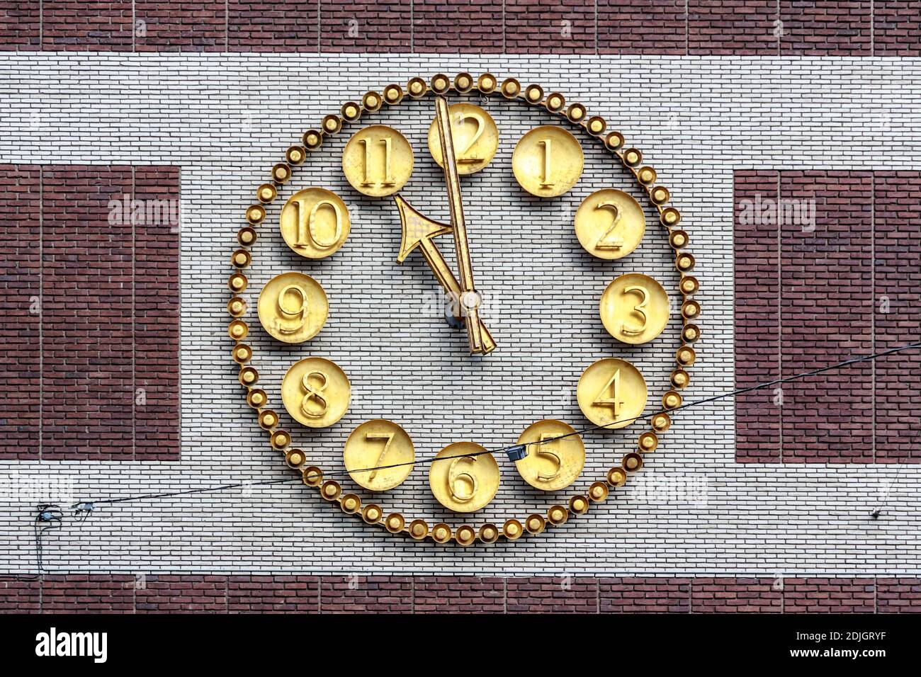 Disparo de cuadro completo de pared con reloj Fotografía de stock - Alamy