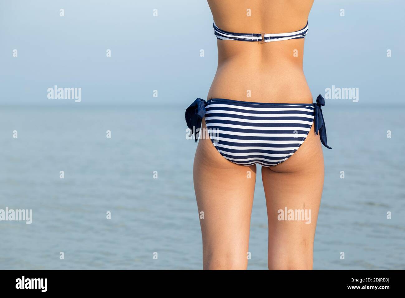 Genuino Relación Contratado 12 13 años bikini fotografías e imágenes de alta resolución - Alamy