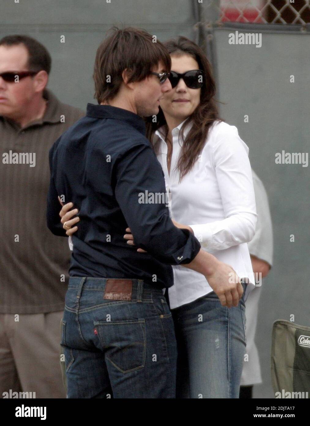 Tom Cruise y Katie Holmes hacen una aparición en el partido de fútbol de  Isabella en Beverly Hills, una semana antes de su boda en Italia. La pareja  era muy táctil y