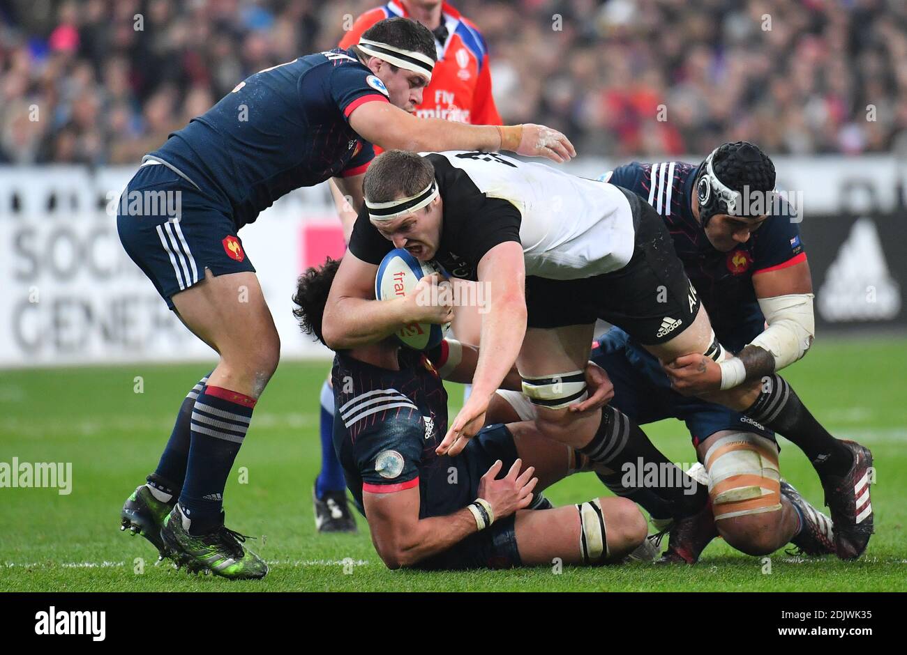 All Black's Brodie Retallick durante el partido de rugby de otoño Francia  contra Nueva Zelanda en el Stade de France en Saint-Denis, en las afueras  de París, Francia, el 26 de noviembre