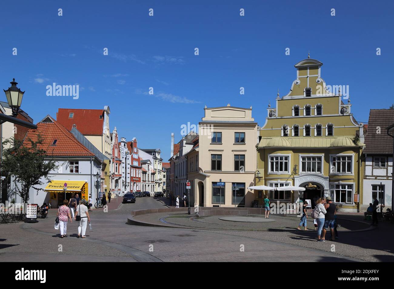 Alemania, Mar Báltico, Mecklemburgo-Pomerania Occidental, Ciudad Hanseática de Wismar, Krämerstrasse Foto de stock