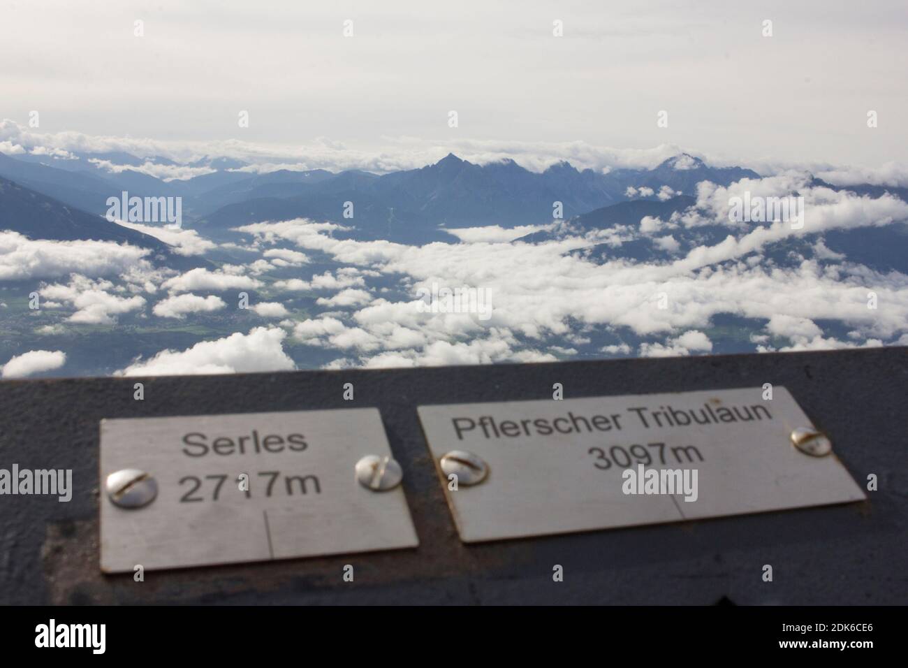 Perspectivas sobre el Nordkette vía Innsbruck Foto de stock