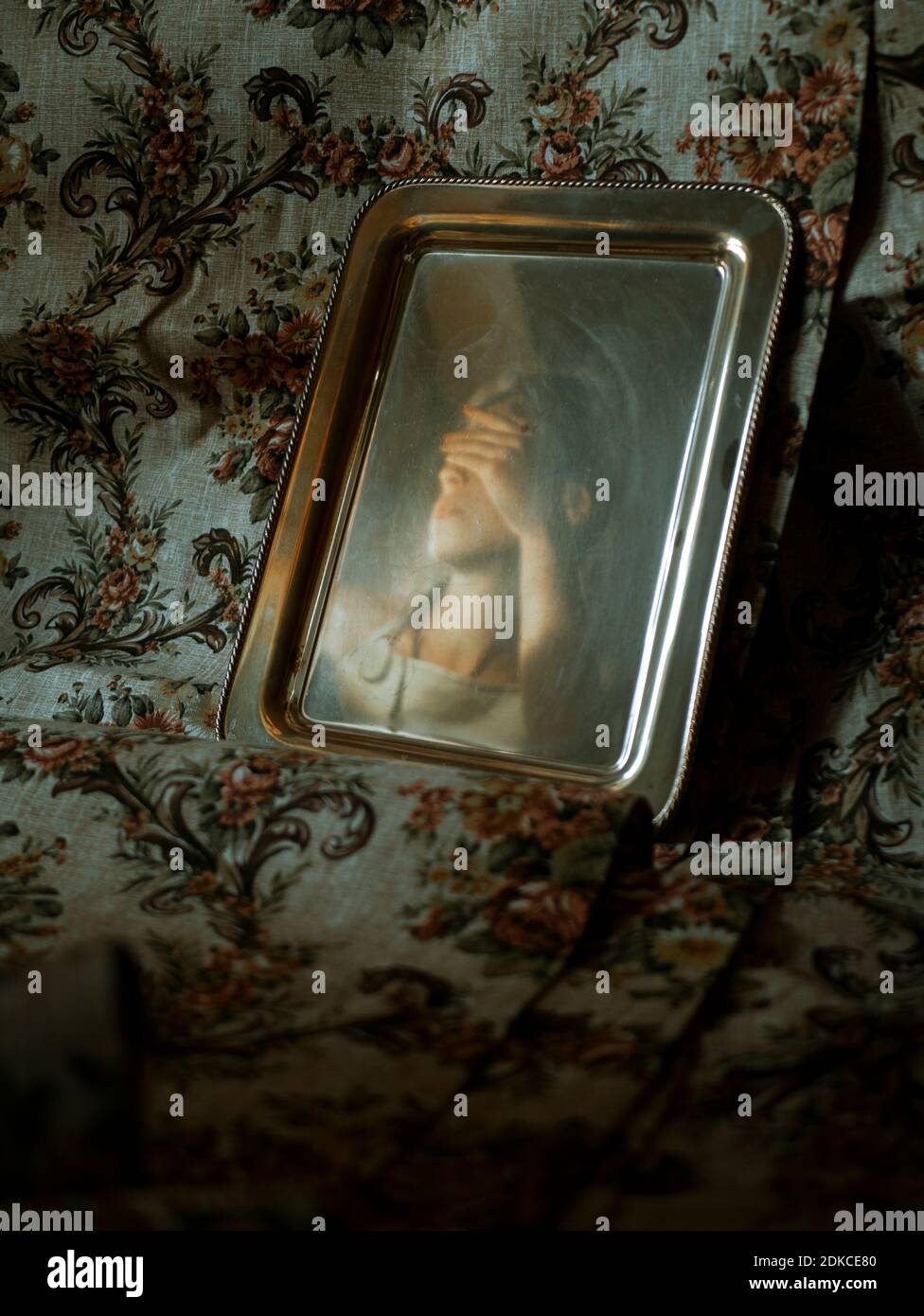 No es suficiente mirarse a sí mismo. Tienes que mirar dentro. Reflexión