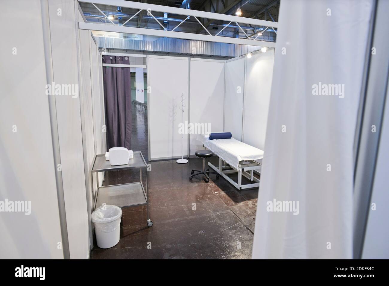 Covid19 Impfzentrum der Stadt Essen in einer Messehalle eingerichtet mit Beteilingung verschiedenster Hilfsorganizationen Foto de stock