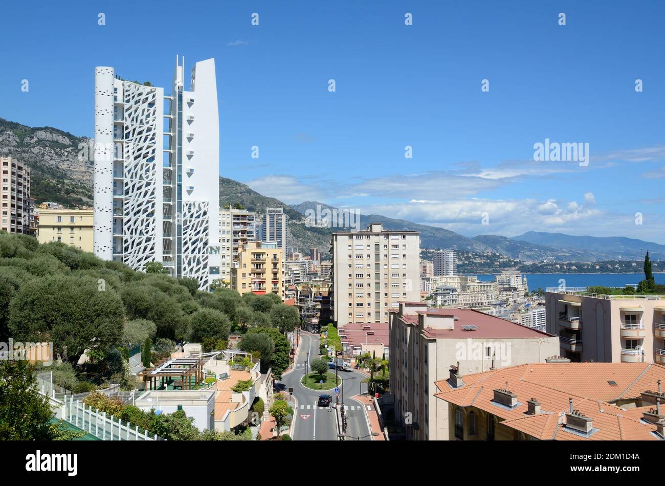 Vista panorámica, paisaje urbano o paisaje urbano de Mónaco con la Torre Simona a la izquierda de Mónaco Foto de stock
