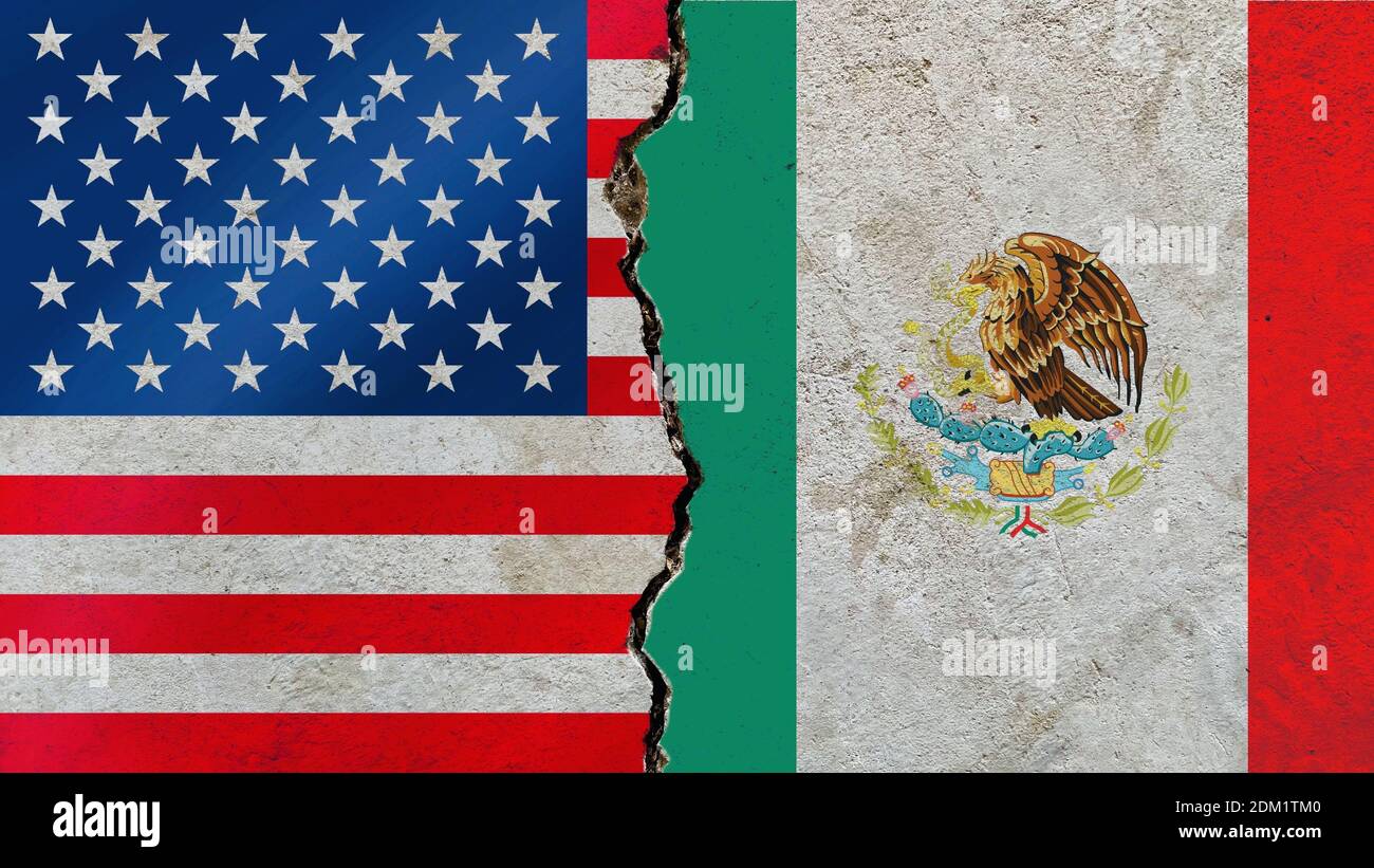 Una bandera estadounidense y mexicana en un muro craqueado, política, guerra, conflicto Foto de stock