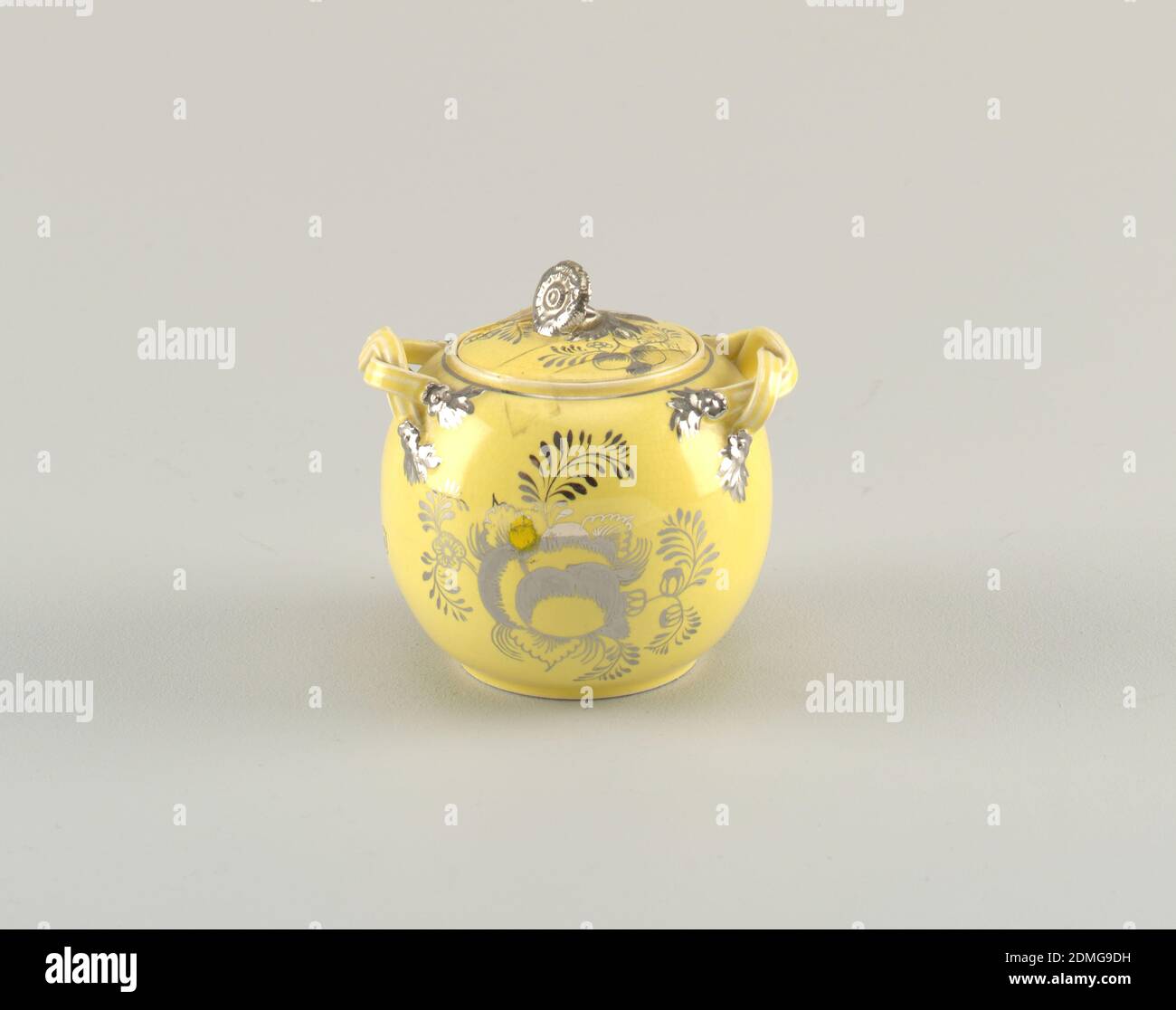 Set de té, cerámica Leeds, plata resistente, tazón de azúcar, forma esperica, tapa es también con tazón, numerado con componentes, b es tapa, Inglaterra, 18th-mid-19th siglo, cerámica, artes decorativas, juego de té Foto de stock